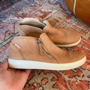 Ecco “Soft 7” Leather Side Zip Bootie - EU 39